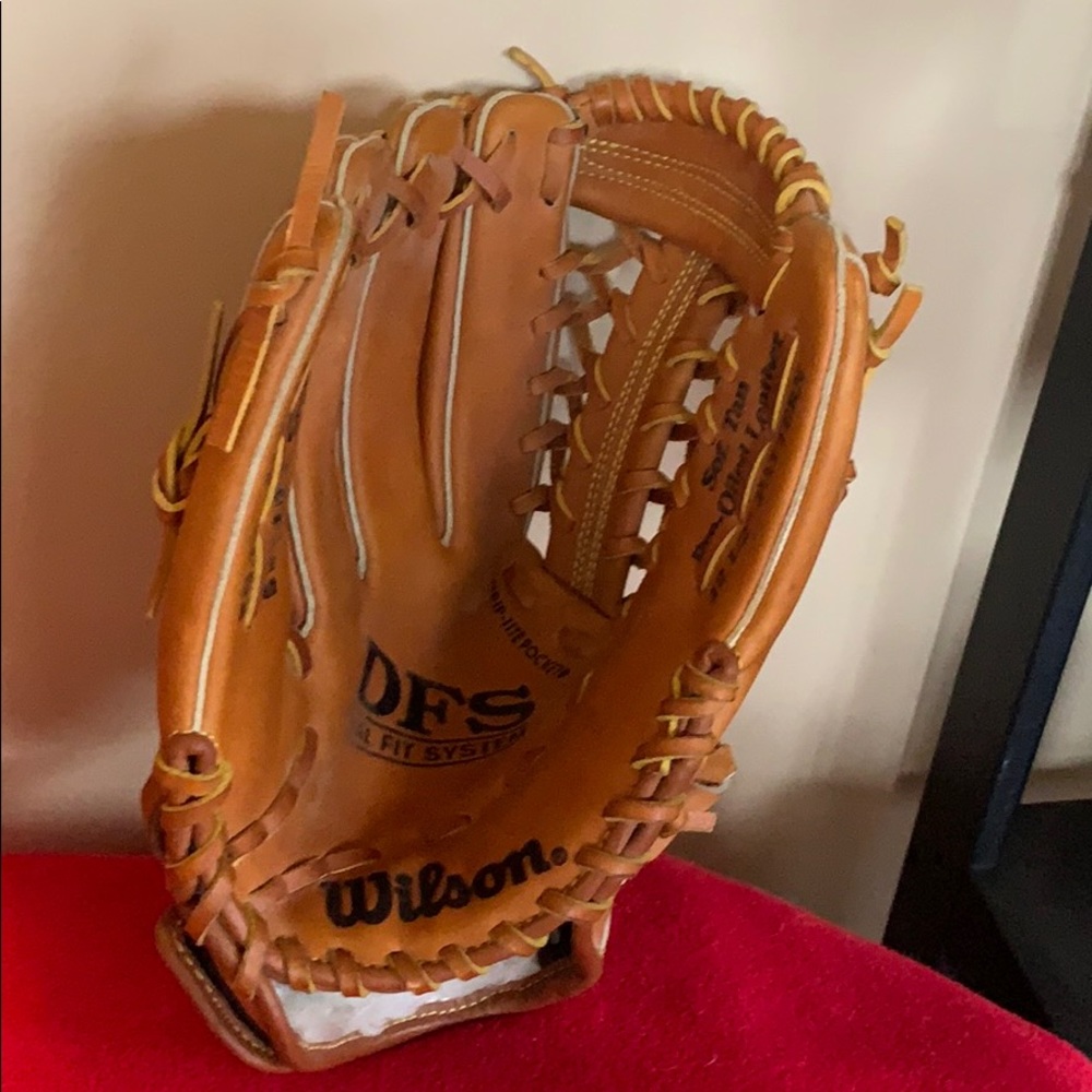 Wilson DFS Series Dial Fit System Glove (Leftie)